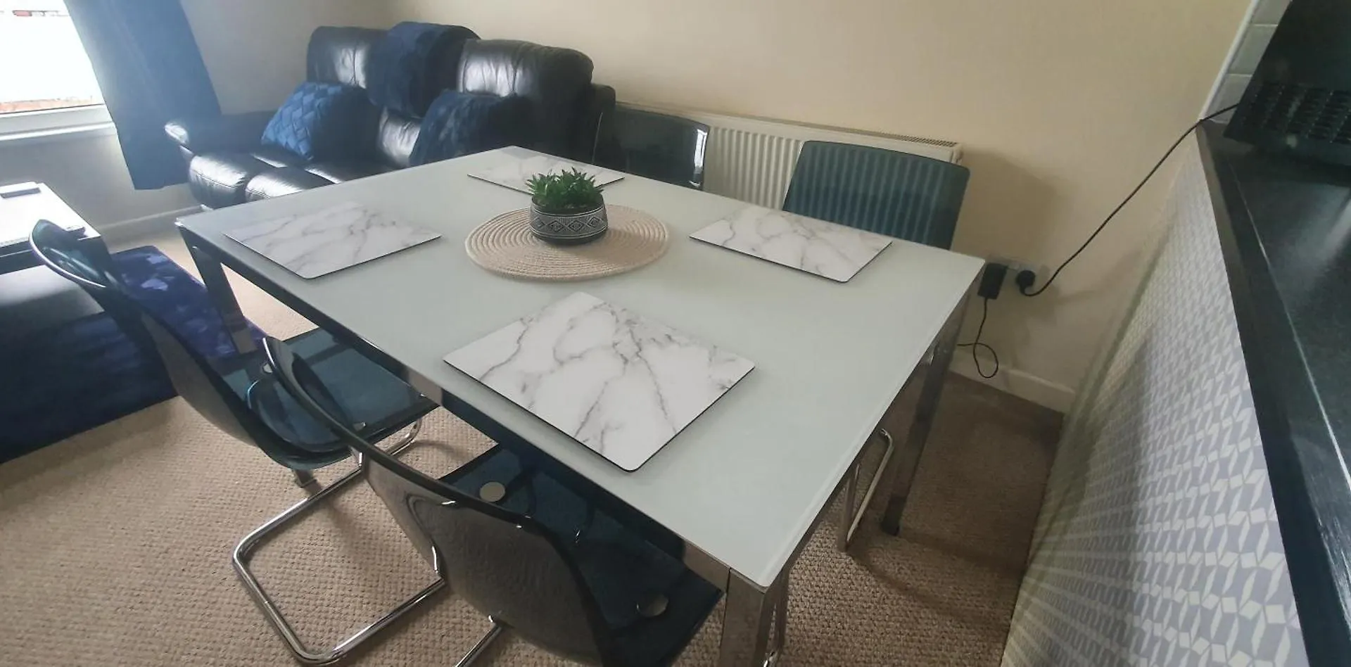 The Opal Suite - 2 Bedroom Apartment With Wifi And On-Street Parking - 10 Mins From Cardiff City Centre & Cardiff City Stadium