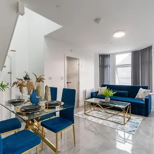 Luxurious - In Apartment
