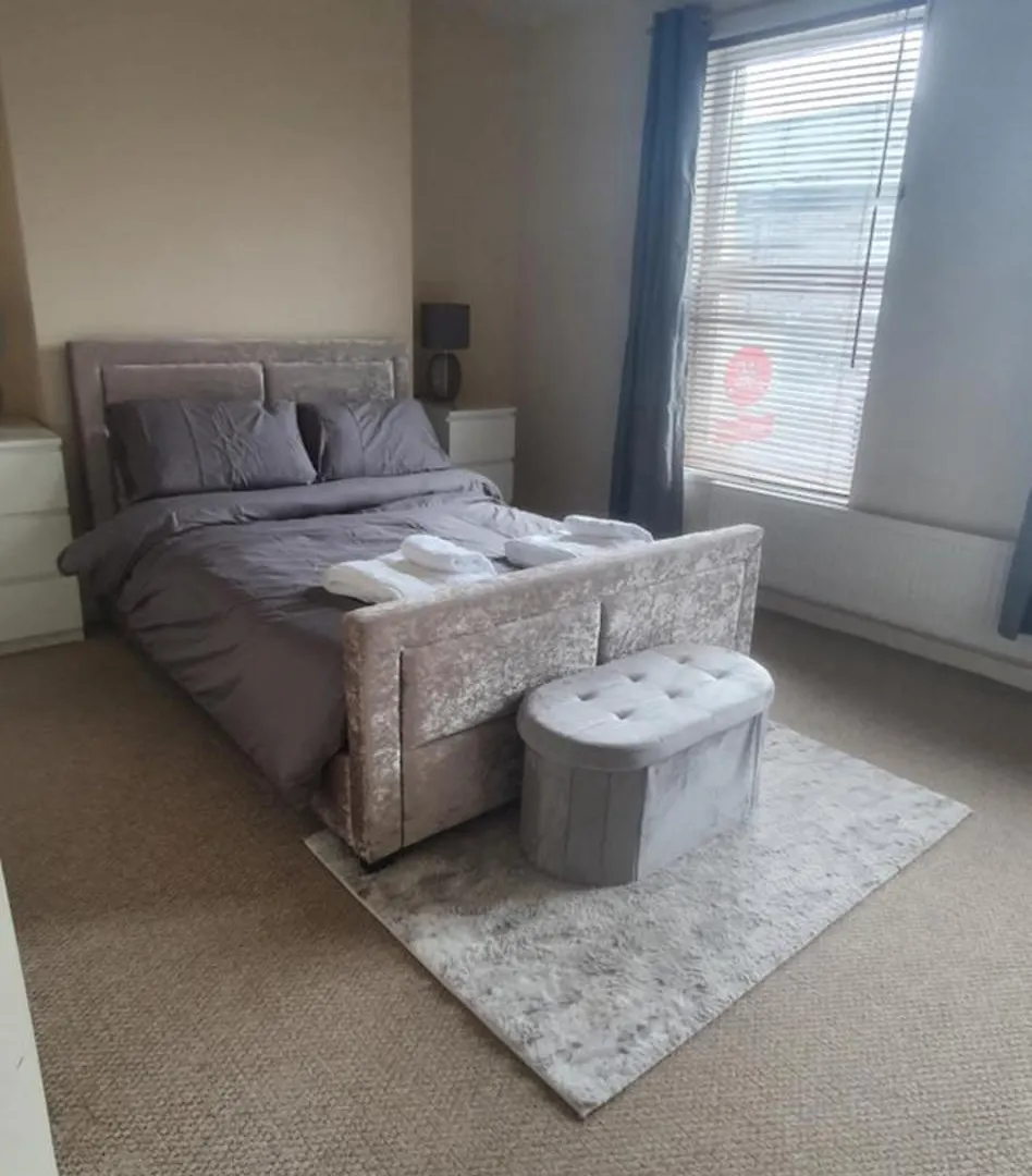 The Opal Suite - 2 Bedroom Apartment With Wifi And On-Street Parking - 10 Mins From Cardiff City Centre & Cardiff City Stadium United Kingdom