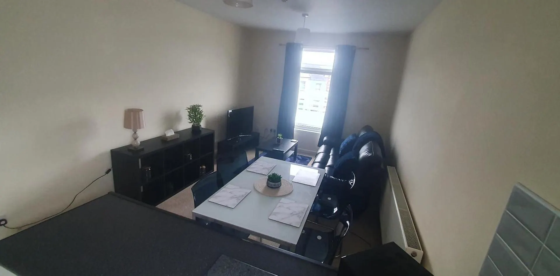 The Opal Suite - 2 Bedroom Apartment With Wifi And On-Street Parking - 10 Mins From Cardiff City Centre & Cardiff City Stadium
