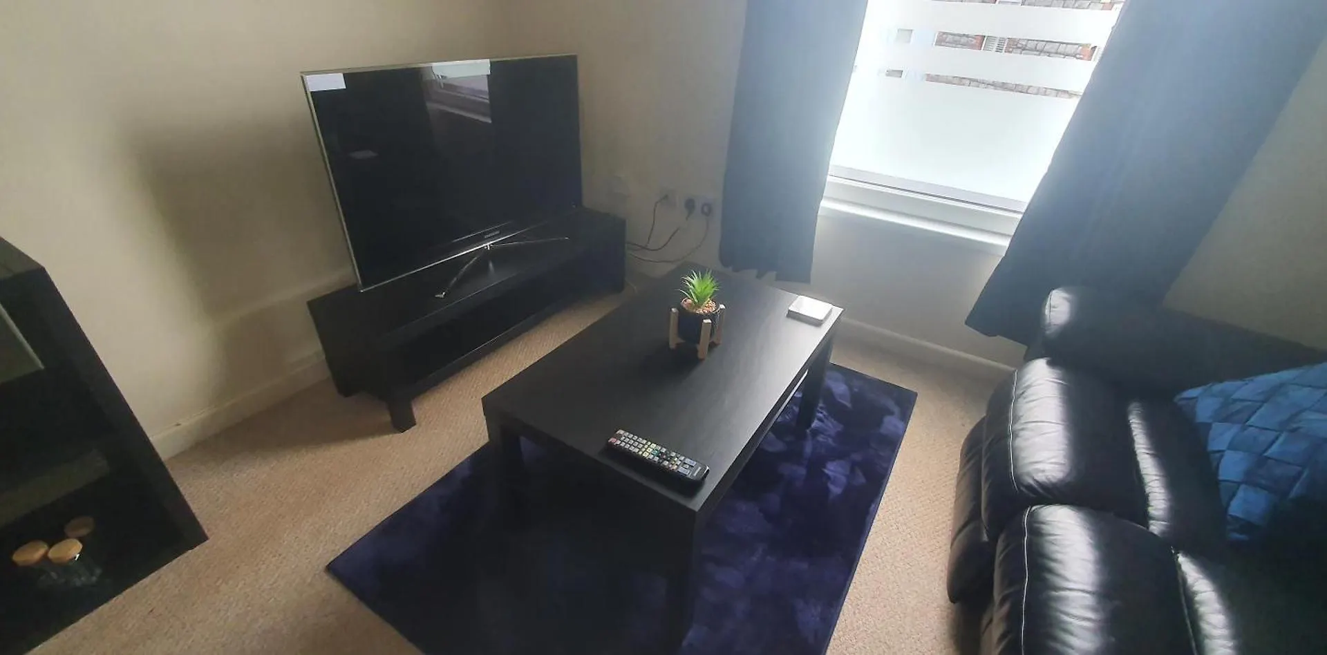 The Opal Suite - 2 Bedroom Apartment With Wifi And On-Street Parking - 10 Mins From Cardiff City Centre & Cardiff City Stadium 0*,  United Kingdom