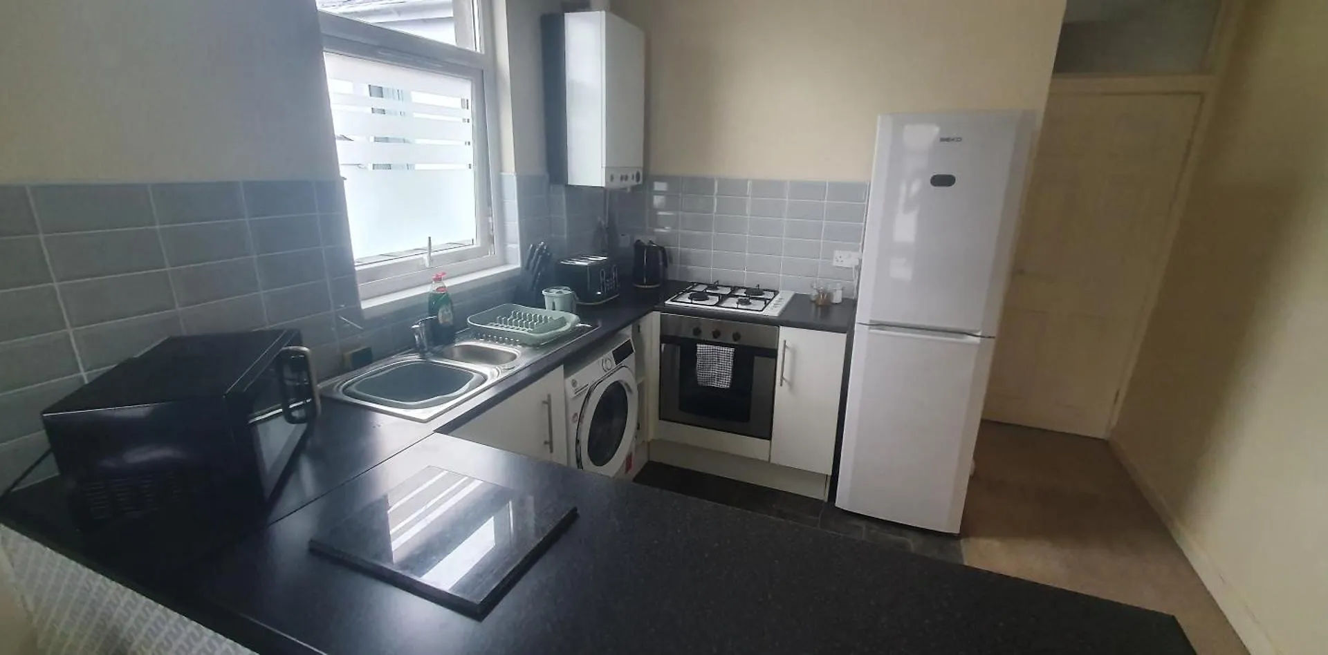 The Opal Suite - 2 Bedroom Apartment With Wifi And On-Street Parking - 10 Mins From Cardiff City Centre & Cardiff City Stadium
