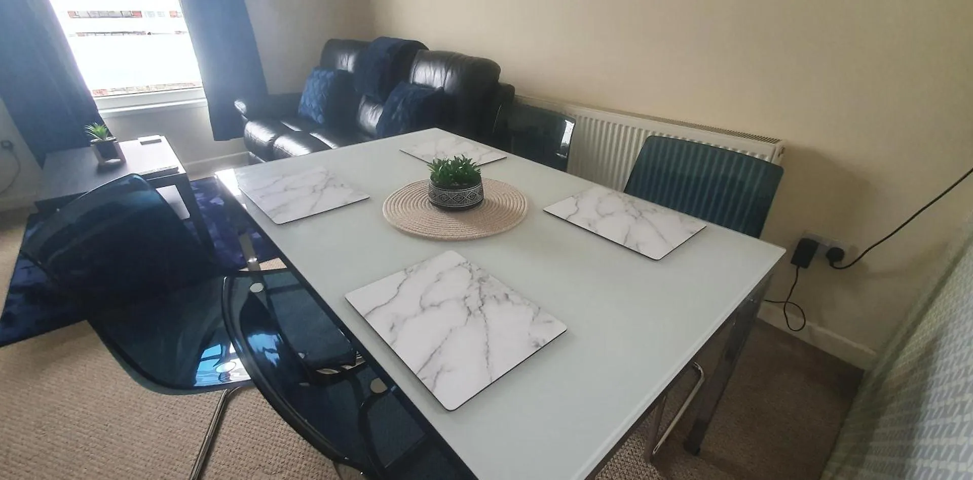 The Opal Suite - 2 Bedroom Apartment With Wifi And On-Street Parking - 10 Mins From Cardiff City Centre & Cardiff City Stadium United Kingdom